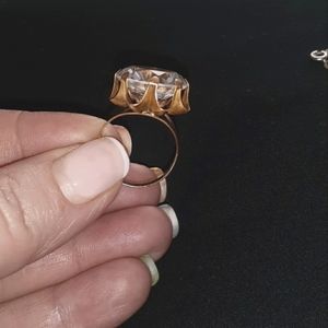 14k Large Clear Stone Ring.